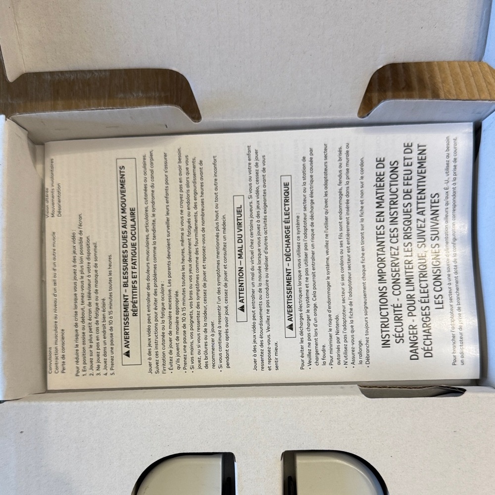 Nintendo Switch OLED Console with White Joy‑Con Controllers 64 GB - Picture 11 of 16